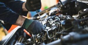 Recognizing the Signs of Transmission Issues and Seeking Timely Auto Repair